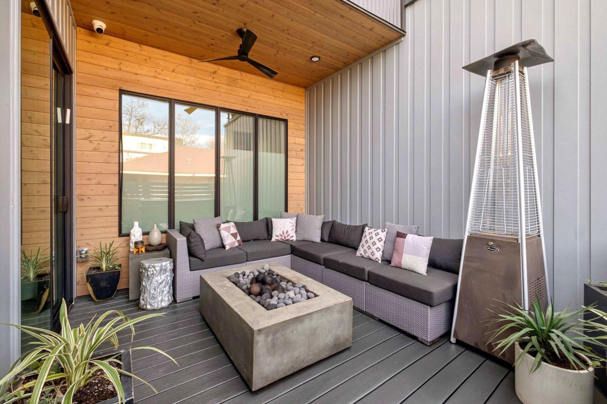 East Austin Flair With Hot Tub - Brass! Villa Exterior photo